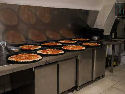 ...qui veniamo circondati dal forte calore e dall�odore di prodotti che stanno andando in forno...